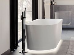 Vasca da bagno centro stanza ovale in acrilico con cromoterapia&nbsp;MONDELLO - COLAVENE