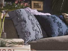 Cuscino ricamato in lino PETALI | Cuscino - LA FABBRICA DEL LINO BY BERGIANTI & PAGLIANI
