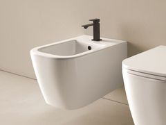 Bidet sospeso in ceramica&nbsp;TEO - DISENIA SRL  BY IDEAGROUP