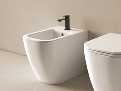Bidet in ceramica a pavimento&nbsp;TEO - DISENIA SRL  BY IDEAGROUP