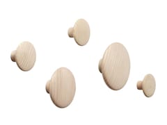 Appendiabiti da parete in legno DOTS WOOD | Appendiabiti in legno - MUUTO
