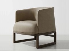 Poltroncina a slitta in pelle con braccioli&nbsp;HIDA - DISTRICT EIGHT DESIGN CO.
