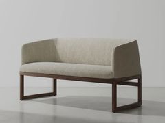 Divano in tessuto a 2 posti&nbsp;HIDA - DISTRICT EIGHT DESIGN CO.