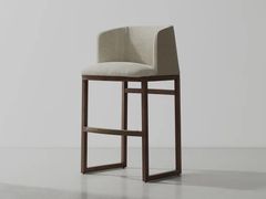 Sgabello da bar con schienale&nbsp;HIDA - DISTRICT EIGHT DESIGN CO.