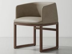 Sedia imbottita con braccioli&nbsp;HIDA - DISTRICT EIGHT DESIGN CO.