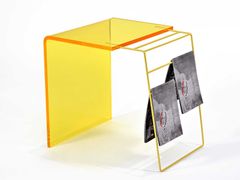 Tavolino rettangolare in plexiglass con portariviste&nbsp;LEG - FEZA DSGN