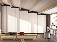 Armadio mansardato con travi&nbsp;COMPOSIZIONE 24 - FERRIMOBILI