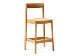 Sgabello alto in rovere con poggiapiedi&nbsp;BLUEPRINT - FORM & REFINE