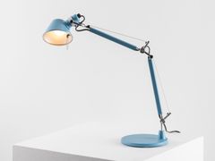 Lampada da scrivania orientabile&nbsp;ARTEMIDE - TOLOMEO MICRO LIMITED EDITION LIGHT BLUE - ARCHIPRODUCTS.COM