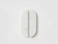 Maniglia per mobili in marmo di Carrara&nbsp;DOT - LO & CO INTERIORS