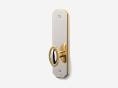 Pomolo per porta in ottone su placca&nbsp;DUET - LO & CO INTERIORS