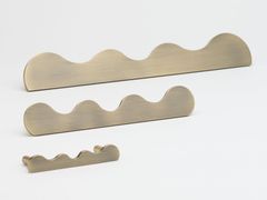 Maniglia per mobili a ponte in ottone&nbsp;KARU - LO & CO INTERIORS