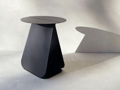 Tavolino rotondo in metallo&nbsp;YOUMY - MADEMOISELLE JO