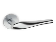 Maniglia in ottone su rosetta&nbsp;MARILYN - OLIVARI B