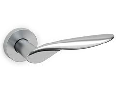Maniglia in ottone su rosetta&nbsp;WIND - OLIVARI B
