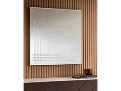 Specchio da parete con cornice&nbsp;INCISO - RIFLESSI