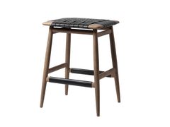 Sgabello con struttura in legno massello e cuoio&nbsp;MO BRIDGE - RITZWELL & CO.