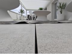 Pavimento per esterni drenante in gres porcellanato&nbsp;DBASE CERAMIC IN PARTNERSHIP CON FLORIM - ROOFINGREEN