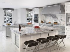 Cucina professionale su misura in acciaio con isola&nbsp;SILVER GREY & POLISHED CHROME - OFFICINE GULLO