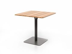 Tavolo da giardino in alluminio e teak&nbsp;EKI - SKLD STUDIO