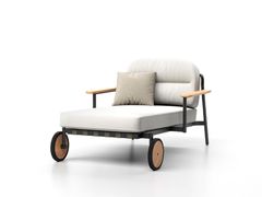 Lettino da giardino in alluminio e legno&nbsp;LACUS - SKLD STUDIO