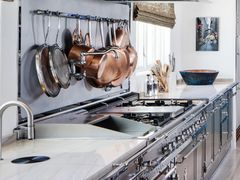 Cucina professionale su misura in acciaio con isola&nbsp;STAINLESS STEEL & POLISHED CHROME - OFFICINE GULLO