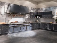 Cucina lineare professionale su misura in acciaio&nbsp;STEEL BLUE GREY & SATIN NICKEL - OFFICINE GULLO