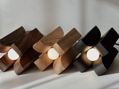 Lampada da tavolo a LED in legno massello con dimmer&nbsp;NATURA FLOWER  - LLC SHRE STUDIO