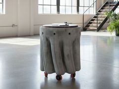 Scultura in calcestruzzo con giradischi&nbsp;DANCING BETON - FONDERIA