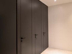Parete divisoria per bagni&nbsp;FLOOR-TO-CEILING MANUAL OPTION - STERN ENGINEERING