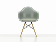 SEDIA IN FIBRA DI VETRO CON SEDUTA IMBOTTITA CON BRACCIOLI&nbsp;DAW FIBERGLASS ARMCHAIR - VITRA