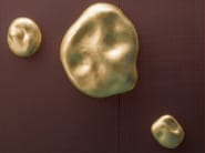 STONE GOLD / SILVER by Adriani e Rossi edizioni - Oggetto decorativo da parete in ceramica