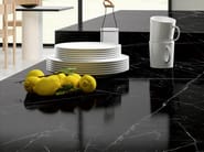 DARK MARQUINA by Sapienstone - Top cucina in gres porcellanato effetto marmo
