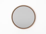 EAST BATH | Specchio rotondo by KARPENTER - Specchio in teak