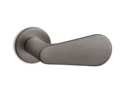 DRIVER by Ento - Maniglia in ottone su rosetta - 7