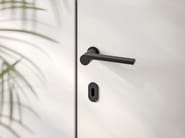 LEV by Ento - Maniglia in ottone su rosetta - 5