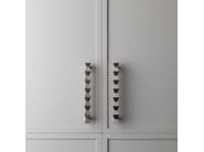 FORMA PULL by Lo & Co Interiors - Maniglia per mobili in ottone - 6