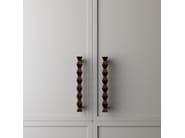 FORMA PULL by Lo & Co Interiors - Maniglia per mobili in ottone - 12