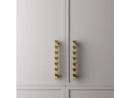 FORMA PULL by Lo & Co Interiors - Maniglia per mobili in ottone - 15