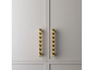FORMA PULL by Lo & Co Interiors - Maniglia per mobili in ottone - 3