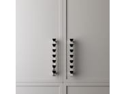 FORMA PULL by Lo & Co Interiors - Maniglia per mobili in ottone - 9