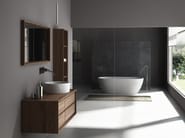 PARKER by KARPENTER - Specchio da parete con cornice per bagno - 4