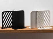 SOLID BOOKEND #01 by Weld & co - Fermalibri in lamiera - 3