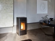 TECLA by MCZ - Stufa a pellet ventilata a struttura stagna