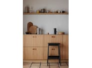 ANGLE STANDARD 65 by Form & Refine - Sgabello alto in faggio con poggiapiedi - 5