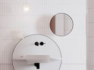 ARCO S by Ex.t - Specchio rotondo con mensola da parete