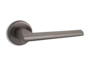 PILOT | Maniglia by Ento - Maniglia in ottone su rosetta - 4