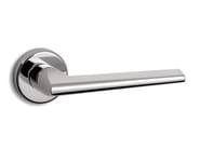 PILOT | Maniglia by Ento - Maniglia in ottone su rosetta - 2