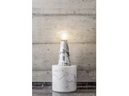 SEVEN BLOOMS by Stonethica - Lampada da terra in marmo di Carrara - 6