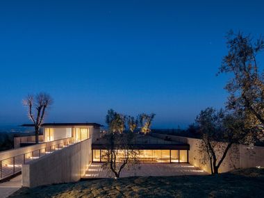 In-groud and wall-recessed steplight